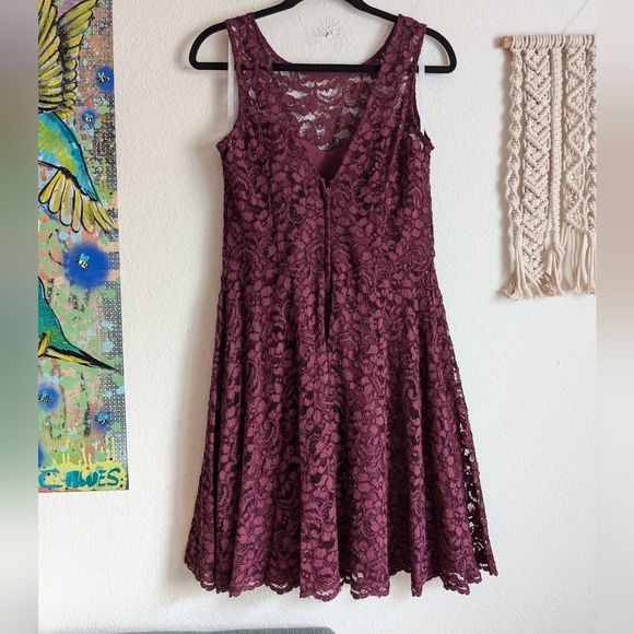 David’s Bridal Bridesmaid Cocktail Dress Short Lace High Neck Color Wine Size 8 - Picture 2 of 6